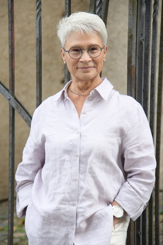 Petra Eichler vor ihrem Büro in Görlitz